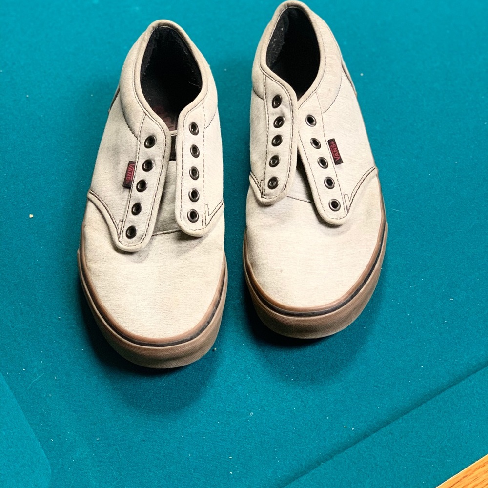 Men’s Vans.